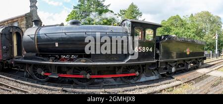 Nostalgische Szenen in der Goathland Heritage Railway, Teil des Filmset für das Fernsehprogramm Heartbeat, das in den 1960er Jahren in der sogenannten Stadt Aidensfield gedreht wurde Stockfoto