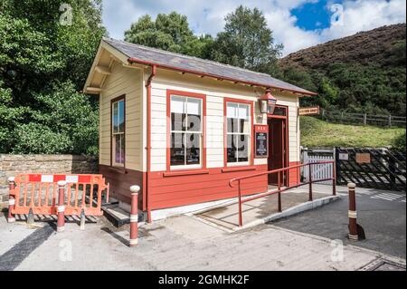 Nostalgische Szenen in der Goathland Heritage Railway, Teil des Filmset für das Fernsehprogramm Heartbeat, das in den 1960er Jahren in der sogenannten Stadt Aidensfield gedreht wurde Stockfoto