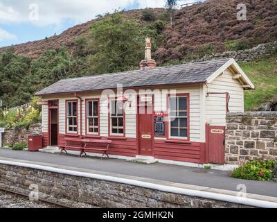 Nostalgische Szenen in der Goathland Heritage Railway, Teil des Filmset für das Fernsehprogramm Heartbeat, das in den 1960er Jahren in der sogenannten Stadt Aidensfield gedreht wurde Stockfoto