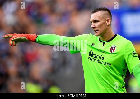 Mailand, Italien. 18. September 2021. Lukasz Skorupski von Bologna FC Gesten während der Serie A Fußballspiel zwischen FC Internazionale und Bologna FC. Kredit: Nicolò Campo/Alamy Live Nachrichten Stockfoto