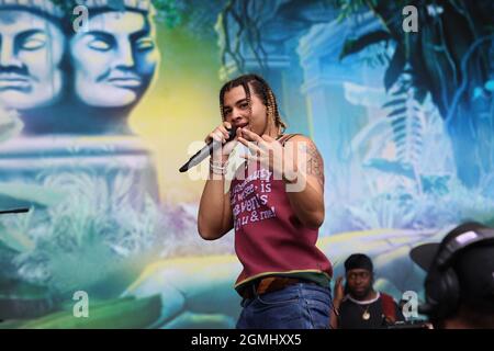 Las Vegas, Usa. September 2021. Sänger 24kGoldn tritt auf der Bühne während des iHeartRadio Music Festival Daytime Konzerte im Area15 in Las Vegas, Nevada am Samstag, 18. September 2021. Foto von James Atoa/UPI Credit: UPI/Alamy Live News Stockfoto