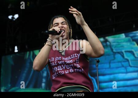 Las Vegas, Usa. September 2021. Der Musiker 24kGoldn tritt am Samstag, den 18. September 2021, auf der Bühne während des iHeartRadio Music Festival Daytime Concerts im Area15 in Las Vegas, Nevada, auf. Foto von James Atoa/UPI Credit: UPI/Alamy Live News Stockfoto