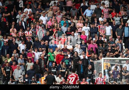 Kingston upon Hull, England, 18. September 2021. Fans von Sheffield Utd beim Sky Bet Championship-Spiel im KCOM Stadium, Kingston upon Hull. Bildnachweis sollte lauten: Simon Bellis / Sportimage Stockfoto