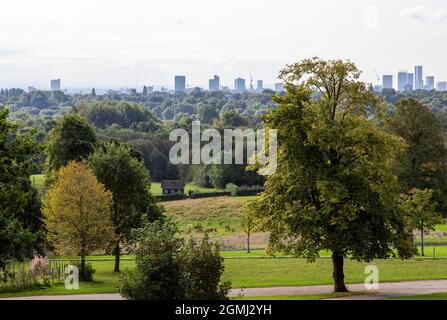 Blick auf das Stadtzentrum von Manchester vom Heaton Park, Prestwich, Manchester, Großbritannien Stockfoto
