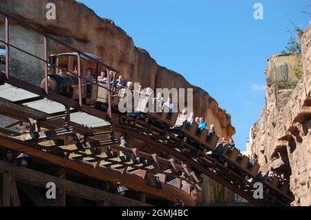 Achterbahn im Freizeitpark Phantasialand in Brühl, Deutschland Stockfoto