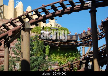 Achterbahn im Freizeitpark Phantasialand in Brühl, Deutschland Stockfoto