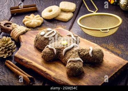 Weihnachten Lebkuchenkekse, hausgemachte Lebkuchenmann, gebacken, Kochen weihnachtsdessert Stockfoto