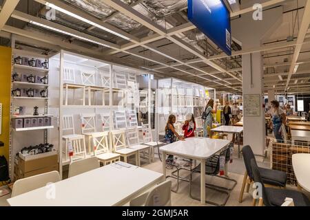 Khimki, Russland - Juli 25. 2021. Die Ikea Store Inneneinrichtung, Möbelabteilung Stockfoto