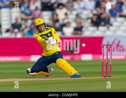 Toby Albert von Hampshire Hawks klatert beim Vitality Blast T20 Finals Day in Edgbaston. Stockfoto