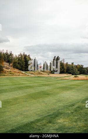 Schwedischer Golfplatz am Ende des Sommers Stockfoto