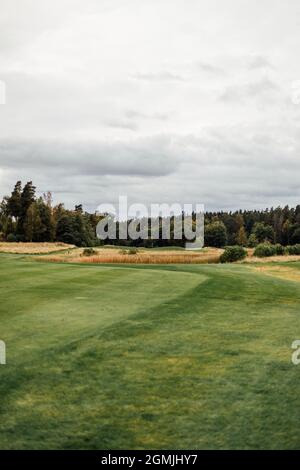 Schwedischer Golfplatz am Ende des Sommers Stockfoto