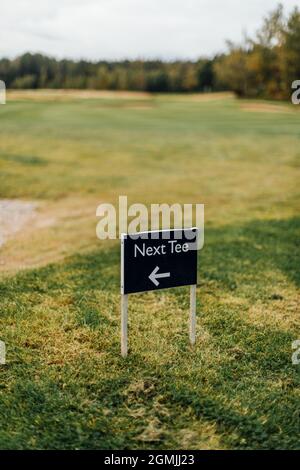 Schwedischer Golfplatz am Ende des Sommers Stockfoto