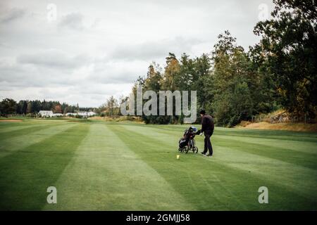 Schwedischer Golfplatz am Ende des Sommers Stockfoto