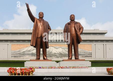 Großes Denkmal auf dem Mansu-Hügel in Pjöngjang, Nordkorea. Dieses 22 m hohe Denkmal wurde 1972 eröffnet. Stockfoto