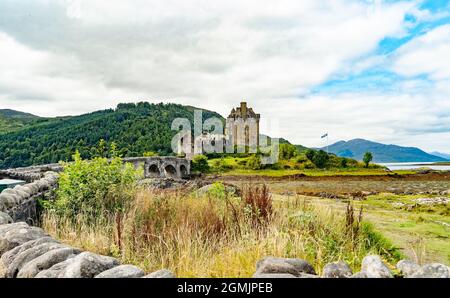 Blick auf den Stammsitz der Familie MacRae, eine feudale Burg. Stockfoto