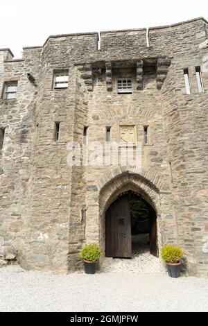 Blick auf den Stammsitz der Familie MacRae, eine feudale Burg. Stockfoto