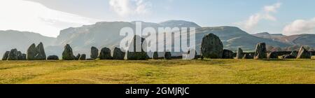 Der Castlerigg Stone Circle ist eines der beeindruckendsten prähistorischen Denkmäler Großbritanniens und der meistbesuchte Steinkreis in Cumbria. Datum Stockfoto