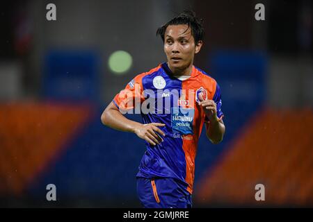 Bangkok, Thailand. September 2021. Nattawut Sombatyotha von Port FC in Aktion gesehen während der Thai League 2021 Spiel zwischen Port FC und Khon Kaen United im PAT Stadium.( Endergebnis; Port FC 2:0 Khon Kaen United) Credit: SOPA Images Limited/Alamy Live News Stockfoto