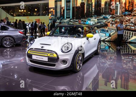ELEKTROAUTO MINI Cooper SE EV auf der IAA in Frankfurt. Deutschland - 10. September 2019 Stockfoto