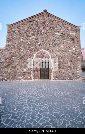 Blick auf die Fassade der Kathedrale Saint Antonio Abate in Castelsardo, Sardinien Stockfoto