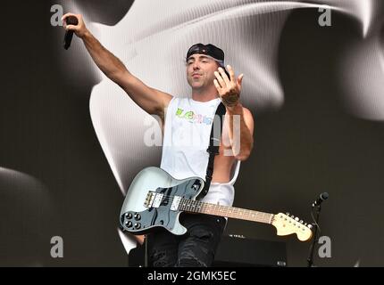 Las Vegas, USA. September 2021. All Time Low - Alex Gaskarth tritt am 2021. September 2021 auf der Tagesbühne beim 18 iHeartRadio Music Festival auf der AREA15 in Las Vegas, Nevada, auf. Foto: Casey Flanigan/imageSPACE Credit: Imagespace/Alamy Live News Stockfoto