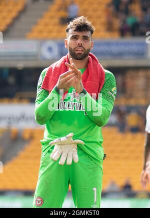 Wolverhampton, Großbritannien. September 2021. Brentford-Torwart David Raya Martin beim Premier League-Spiel zwischen Wolverhampton Wanderers und Brentford am 18. September 2021 in Molineux, Wolverhampton, England. Foto von Andrew Aleksiejczuk/Prime Media Images. Quelle: Prime Media Images/Alamy Live News Stockfoto