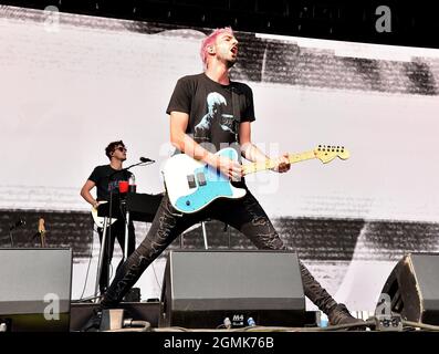 All Time Low - Jack Barakat tritt am 2021. September 2021 in Las Vegas, Nevada, auf der Tagesbühne beim 18 iHeartRadio Music Festival auf der AREA15 auf. Foto: Casey Flanigan/imageSPACE/MediaPunch Stockfoto