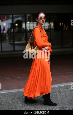 Street Style London Fashion Week : Frühling Sommer 22 London UK Stockfoto