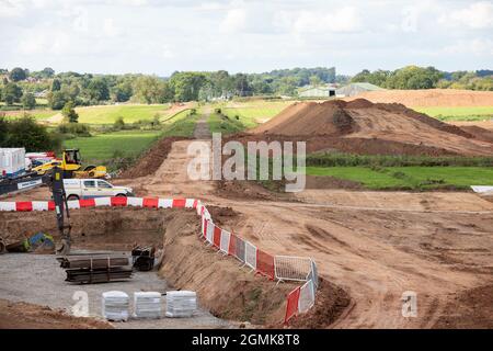 Beginn der Bauarbeiten am Abschnitt der Hochgeschwindigkeitsstrecke (HS2) in Berkswell, Warwickshire. Der Standort ist Teil des halben Meilen langen Tunnels, der von Burton Green in der Nähe von Kenilworth aus verläuft. Stockfoto