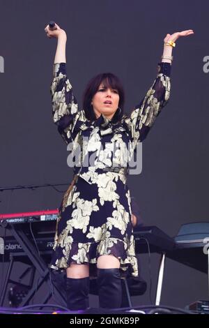 Newport, Großbritannien. September 2021. Die irische Sängerin, Songwriterin und Multiinstrumentalistin Imelda Mary Higham, professionell bekannt als Imelda May, spielt live auf der Bühne des Isle of Wight Festivals. Kredit: SOPA Images Limited/Alamy Live Nachrichten Stockfoto