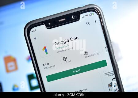 Neu Delhi, Indien - 10. Februar 2020: Google One verwendet, um Cloud-Speicher und Backup-Gerät automatisch zu erhöhen, Google One-Anwendung auf Smartphone Stockfoto