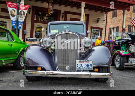 Virginia City, NV - 31. Juli 2021: 1934 Chevrolet Master Sedan auf einer lokalen Automobilmesse. Stockfoto