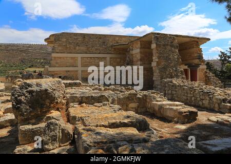 Der minoische Palast von Knossos auf der griechischen Insel Kreta ist eine archäologische Stätte aus der Bronzezeit südlich der Hafenstadt Heraklion.
