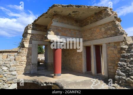 Der minoische Palast von Knossos auf der griechischen Insel Kreta ist eine archäologische Stätte aus der Bronzezeit südlich der Hafenstadt Heraklion. Stockfoto