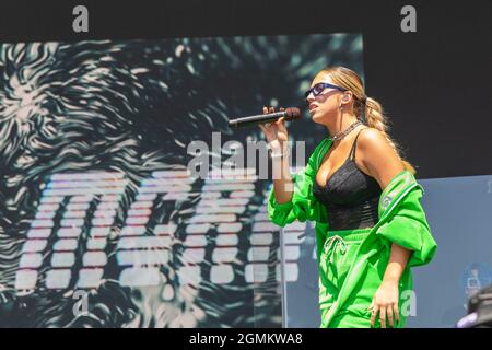 Tate McRae tritt am 2021. September 2021 auf der Tagesbühne beim iHeartRadio Music Festival 18 auf der AREA15 in Las Vegas, Nevada, auf. Foto: ImageSPACE/MediaPunch Stockfoto