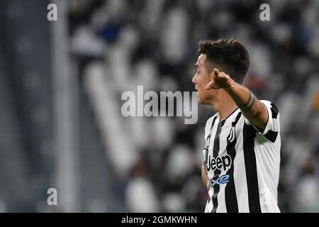 Paulo Dybala von Juventus FC Gesten während des Spiels der Serie A 2021/22 zwischen Juventus FC und AC Mailand im Allianz Stadium am 19. September 2021 in Turin, Italien Stockfoto