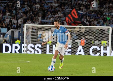 Rom, Italien. September 2021. Francesco Acerbi in Aktion während der Italienischen Fußball-Liga Ein Spiel von 2021/2022 zwischen SS Lazio und Cagliari im Olimpic Stadium. Kredit: Cosimo Martemucci/Alamy Live Nachrichten Stockfoto