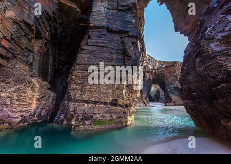 Die schönen Felsformationen des Kathedralen Strand. Lugo, Galicien, Spanien Stockfoto