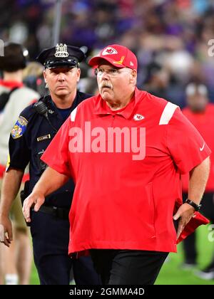 Baltimore, Usa. September 2021. Andy Reid, Cheftrainer der Kansas City Chiefs, verlässt das Feld nach einer Niederlage von 36-35 durch die Baltimore Ravens im M&T Bank Stadium in Baltimore, Maryland, am Sonntag, dem 19. September 2021. Foto von David Tulis/UPI Credit: UPI/Alamy Live News Stockfoto