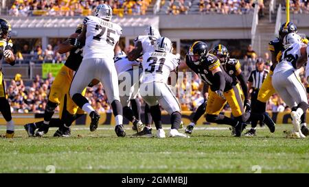 Pittsburgh, PA, USA. September 2021. Robert Spillane #41 während des Spiels Pittsburgh Steelers vs Las Vegas Raiders im Heinz Field in Pittsburgh, PA. Jason Pohuski/CSM/Alamy Live News Stockfoto