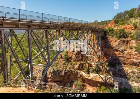 Steel Midgley Bridge über den Oak Creek Canyon, Sedona, Arizona Stockfoto