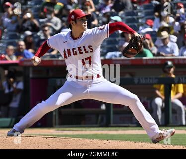Anaheim, Usa. September 2021. Los Angeles Angels' Starterkännchen Shohei Ohtani wird sich am Sonntag, den 19. September 2021, im siebten Inning im Angel Stadium in Anaheim in Anaheim, Kalifornien, gegen die Oakland Athletics abliefern. Ohtani schlug 10, ging aber in aufeinanderfolgenden Starts ohne Sieg, als die Engel beim Finale der Serie am Sonntag 3-2 gegen die Oakland Athletics verloren. Foto von Jim Ruymen/UPI Credit: UPI/Alamy Live News Stockfoto