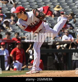 Anaheim, Usa. September 2021. Los Angeles Angels' Startpitcher Shohei Ohtani liefert am Sonntag, 19. September 2021, im zweiten Inning im Angel Stadium in Anaheim in Anaheim, Kalifornien, gegen die Oakland Athletics aus. Ohtani schlug 10, ging aber in aufeinanderfolgenden Starts ohne Sieg, als die Engel beim Finale der Serie am Sonntag 3-2 gegen die Oakland Athletics verloren. Foto von Jim Ruymen/UPI Credit: UPI/Alamy Live News Stockfoto