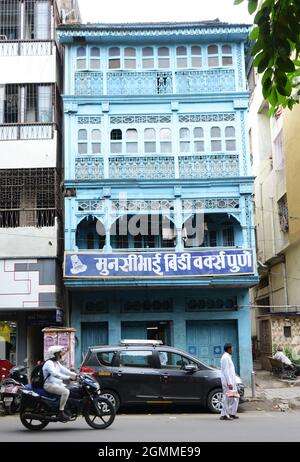 Ein schönes altes Holzgebäude in Pune, Indien. Stockfoto