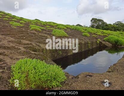 Antiker Wasserbehälter auf Hügel bei Kanheri Höhlen mumbai maharashtra Stockfoto