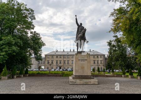 Zamosc, Polen - 13. September 2021: Statue von Jan Zamoyski in der historischen Altstadt von Zamosc Stockfoto