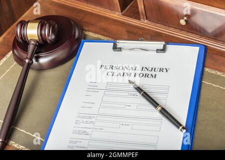 Juristische Dienstleistungen von Anwälten für Ansprüche wegen medizinischer Fehlleistungen. Antragsformular für medizinische Fehlleistungen Stockfoto