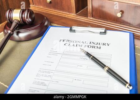 Juristische Dienstleistungen von Anwälten für Ansprüche wegen medizinischer Fehlleistungen. Antragsformular für medizinische Fehlleistungen Stockfoto