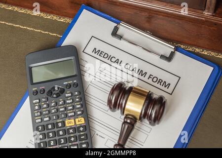 Juristische Dienstleistungen von Anwälten für Ansprüche wegen medizinischer Fehlleistungen. Antragsformular für medizinische Fehlleistungen Stockfoto