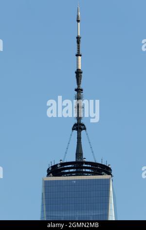 New York, NY, USA. 18. September 2021. Blick auf den Gipfel des World Trade Center Tower vom Hudson River aus. Kredit: Steve Mack/Alamy Stockfoto